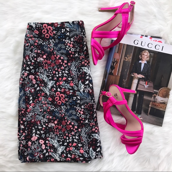 H&M Dresses & Skirts - H & M}• embroidered skirt